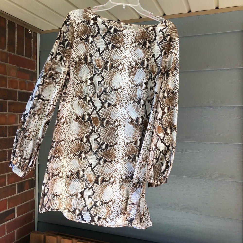 Great silky long tip- cute sleeves